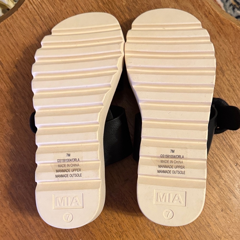 NWT MIA Black Platform Sandals with Waffle Sole Espadrille Styling Versatile - Picture 5 of 11